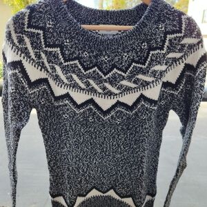NEW Old Navy gorgeous, black and white, winter design, cozy sweater!